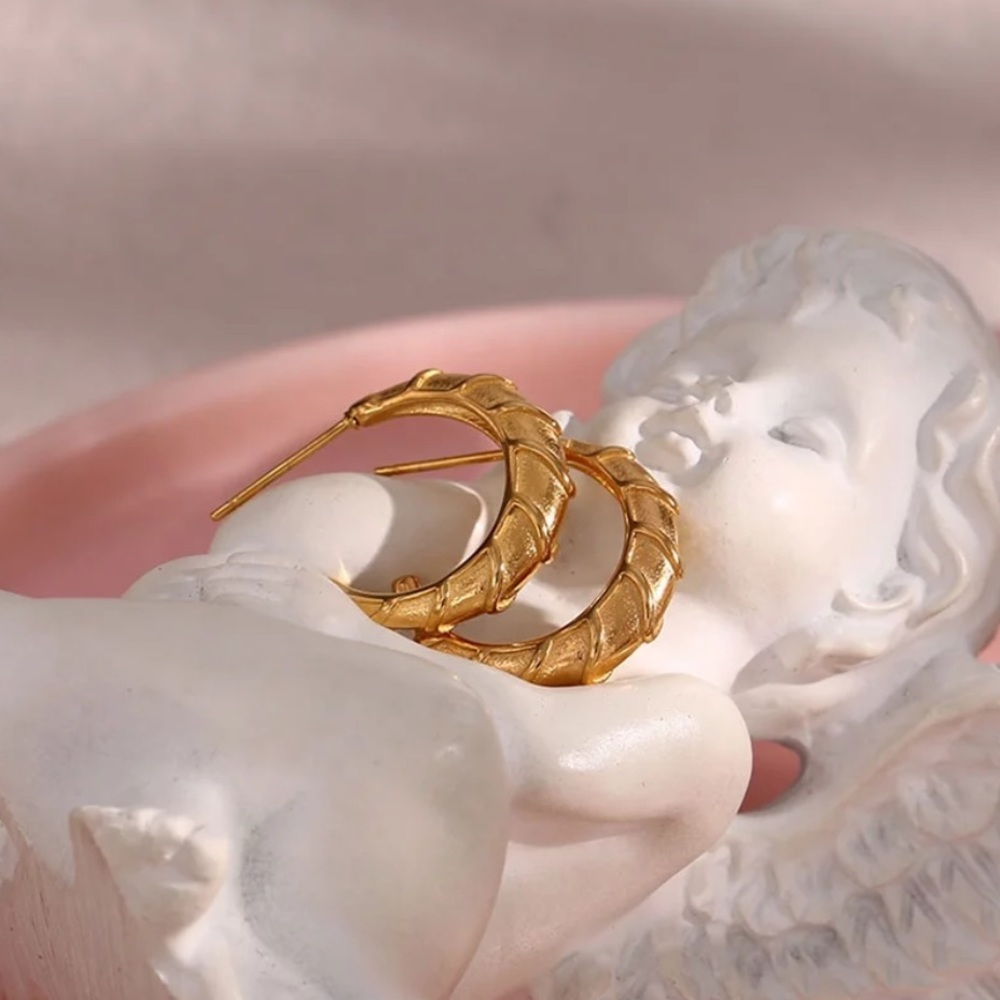 New 18K Gold C Shape Hoop Earrings, wonderful Earrings, wow Earrings - Picture 3 of 6